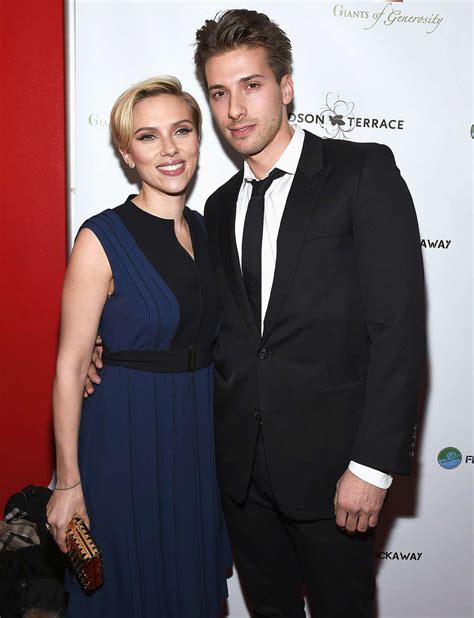 What Scarlett Johanssons Twin Brother Who Doesnt Look Much Like His