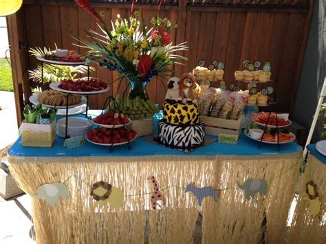 Here we'll help you find the perfect theme to kick off your new life with your baby as you explore dozens of creative baby shower theme ideas. baby shower themes for boys | Animal baby shower ...