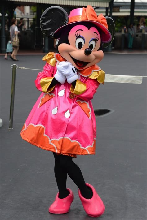 Minnie Mouse In Her Beautiful Rain Outfit Minnie Mouse Disneyland