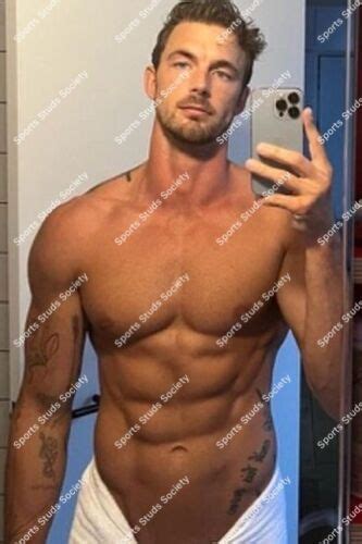 Shirtless Male Beefcake Clean Cut Selfie Towel V Line Muscular X