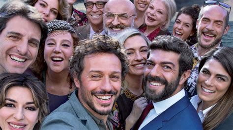 A Casa Tutti Bene Trama Cast Trailer E Streaming Del Film Su Rai