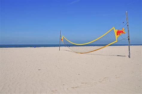 Rubyu badminton netz tragbares volleyball netz, faltbares verstellbar federballnetz, standardgröße volleyball turniernetze. Volleyball Net On Beach Photograph by Leuntje