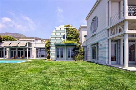 Luxury Malibu Estate With Beach Frontage