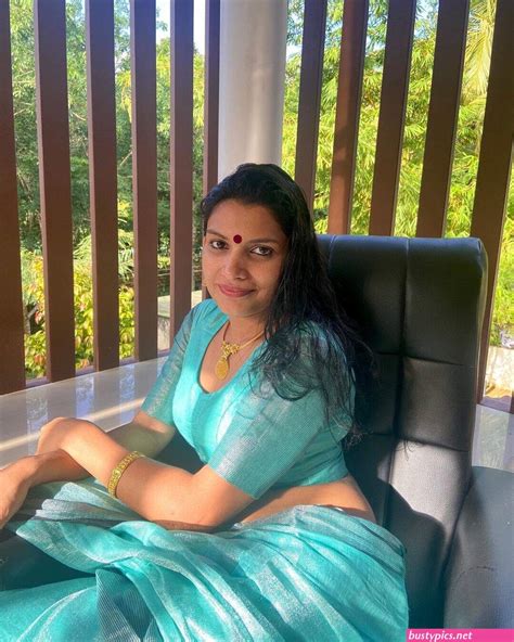 Reshmi R Nair Saree Busty Porn Pics