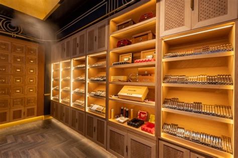 Inside Las Vegas New Eight Cigar Lounge At Resorts World