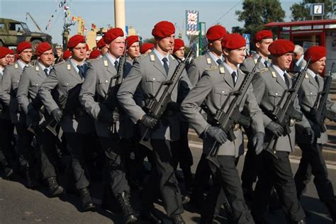 Bundeswehr uniform jacke oberst lt. Keine Angst vor Uniformen? - Bundeswehrverband fordert ...