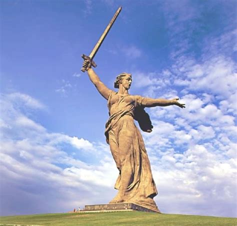 La Statua della Madre Russia è una delle più alte del mondo con i suoi