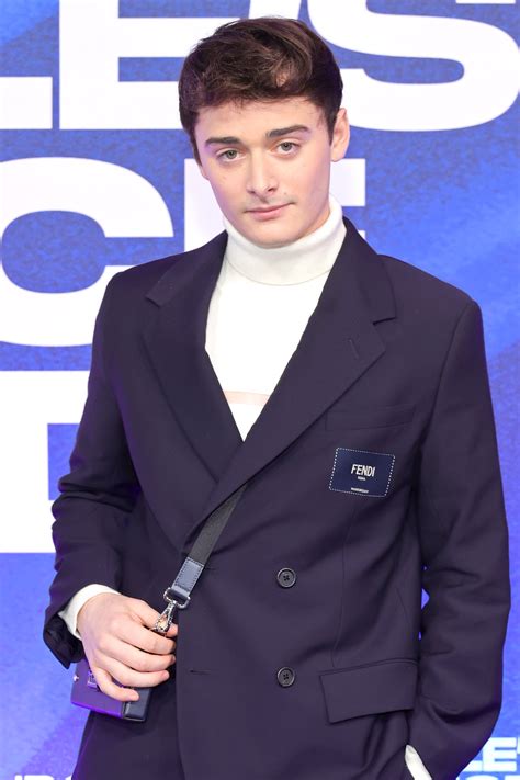 Noah Schnapp Talks About Coming Out As Gay Popsugar Celebrity Uk