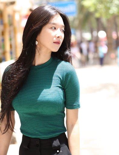 She is an actress, known for yangjamoolrihak (2019), saikojiman gwaenchanha (2020) and amjeon (2019). Seo Ye Ji Body - fondo de pantalla tumblr