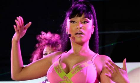 Nicki Minaj Suffers Wardrobe Malfunction On Stage Entertainment News