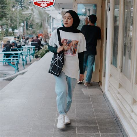 10 Inspirasi Ootd Hijab Dengan Kaos Lengan Pendek Ala Indira Kalistha