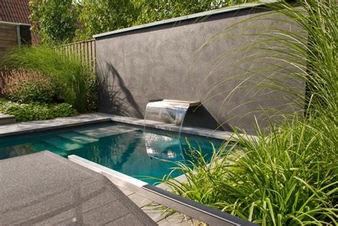 Een zwembad voor de kleine tuin. Bourgondische tuin met zwembad - walhalla.com