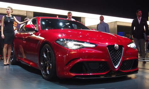 Il marchio alfa romeo, a 110 anni dalla fondazione, rinnova il proprio mito con un ritorno alle origini, facendo risorgere una delle leggende dell'automobilismo e una pietra miliare della. Alfa Romeo Giulia (2015): Bilder, Preise und technische Daten