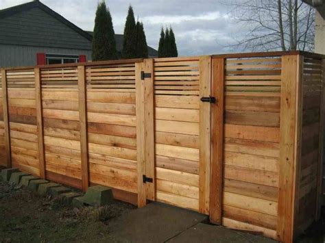 Find ideas and inspiration for horizontal slat fence to add to your photo credit: Horizontal Slat Fence in 2020 | Cedar fence, Horizontal ...