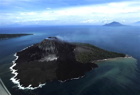 Enam letusan gunung berapi terhebat di indonesia. Foto-Foto Fantastis Dari Letusan Gunung Berapi Di ...
