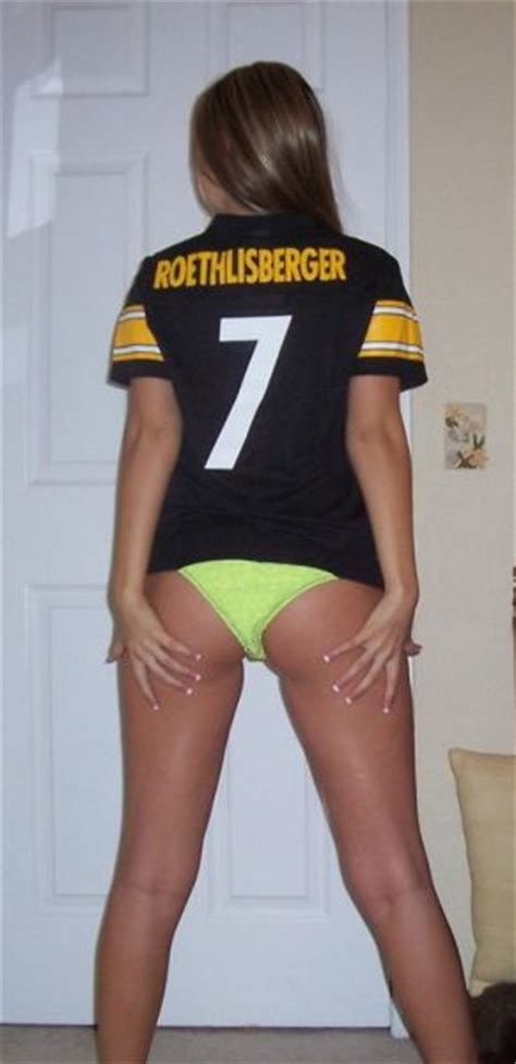 Hot Girls Wearing Football Jerseys 27 Pics