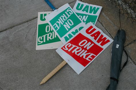 Uaw Strike Ends As Union Members Approve New Contract With Gm