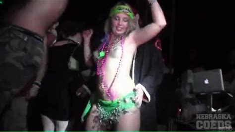 Topless Hotties Dance At Mardi Gras Party Porn