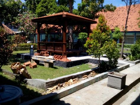 20 Model Desain Taman Belakang Rumah Dengan Gazebo Tukang Taman Surabaya