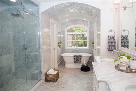 Super excited to share the before and after photos from our fixer upper bathroom. :: Fixer Upper + HGTV Obsessions :: - The Sarcastic Blonde