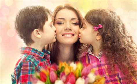 E ziua ta azi, mamă. Poezii de 8 martie pentru mama