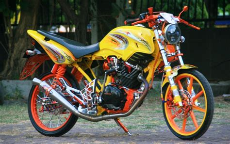 Herex adalah hobi dimana mereka para remaja mendesain motor original menjadi motor yang diinginkan. HONDA NEW TIGER '10 - SURABAYA : Ora Herex Ora Ngosek