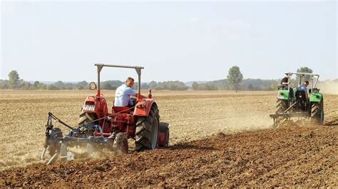Fotos Gratis Tractor Campo Granja Veh Culo Cultivo Suelo Polvo