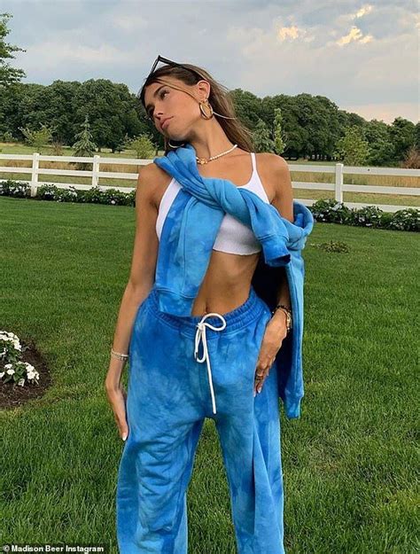 Madison Beer Flaunts Taut Tummy In Iamgia Sweats While Visiting Her