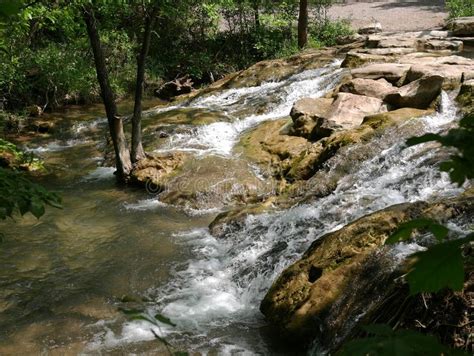 Capital del estado oklahoma city es un bullicioso centro de operaciones en el sur de las grandes llanuras, aproximadamente en el centro del estado rico en petróleo. Cascadas De La Zona De Recreo Nacional Del Chickasaw Del ...