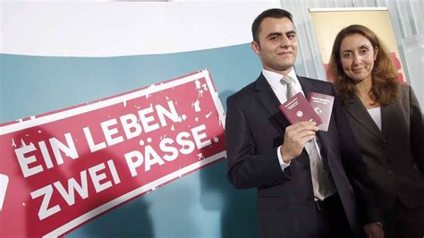 Kampagne für doppelte Staatsbürgerschaft - B.Z. – Die Stimme Berlins