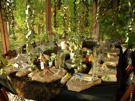 Be prepared to face the most exotic and dangerous animals on the planet, make sure to grab all the necessary equipment: An over the top tablescape for a safari party. NICE ...