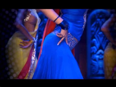 Kareena Kapoor Gori Tere Pyaar Mein Tooh Song Filmibeat