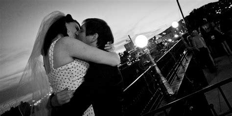 A Rooftop Kiss On The Wedding Night Cvalentinephotography Wedding