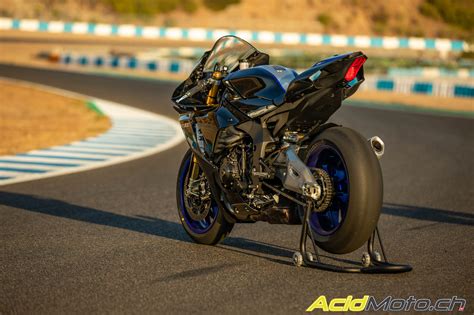 Yamaha yzf r1 is going to launch in india with an estimated price of rs. Essai Yamaha YZF-R1 et YZF-R1M - Jerez accueille ces deux ...