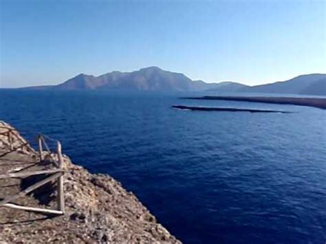 Ο άγιος πορφύριος είδε την αποκάλυψη, είδε τις φοβερές στιγμές που ο άγιος ιωάννης έζησε μέσα στο ιερό σπήλαιο. ΑΓΙΟΣ ΙΩΑΝΝΗΣ. ΒΡΟΥΚΟΥΝΤΑ (ΚΑΡΠΑΘΟΣ) - YouTube