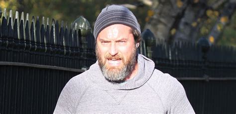 Jude Law Shows Off Bushy Beard While Jogging In London Jude Law