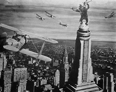Empire state'de zırhlı araç firmasında güvenlik görevlisi olarak işe başlar. KING KONG PHOTO empire state building film photograph | eBay