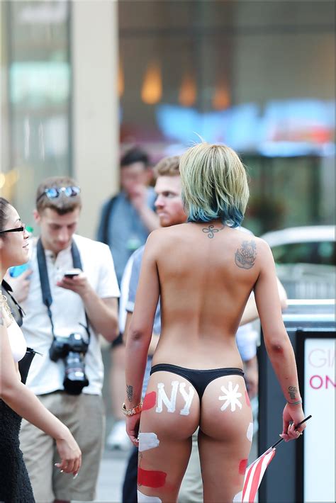 Topless Bodypainted On Times Square 59 Bilder XHamster