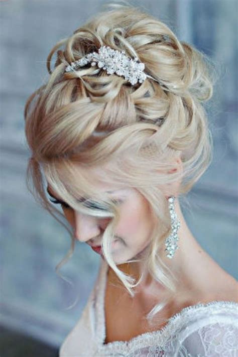 coiffure mariage chignon haut | Coiffure simple et facile