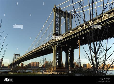 Manhattan Bridge über Den East River Verbinden Brooklyn Mit Manhattans