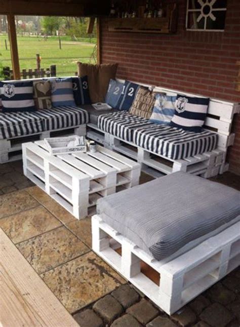 Turn Old Pallets Into Patio Furniture Diy Projects For Everyone