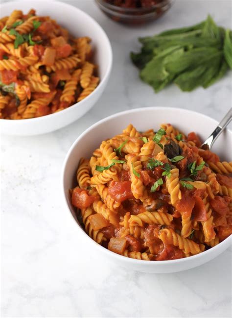 Place fusilli pasta (1 pckg) , tomato and garlic sauce (1 jar) , cream cheese (1/3 cup) , water (1 2/3 cups) , and salt (to taste) into a large saucepan over high heat. One Pot Creamy Sun-Dried Tomato Basil Pasta