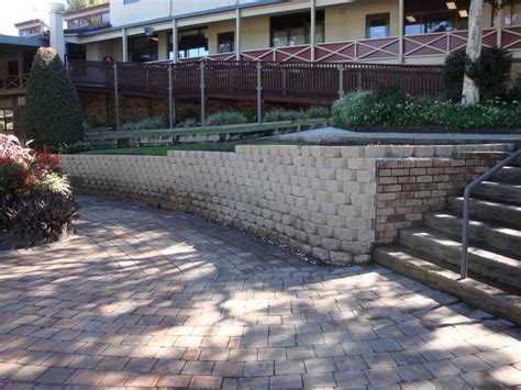 Laying cornerstone retaining wall blocks by vern dueck. Australian Retaining Walls Windsor Concrete Block ...
