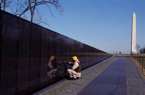 This 21 Year Old College Student Designed The Vietnam Veterans Memorial