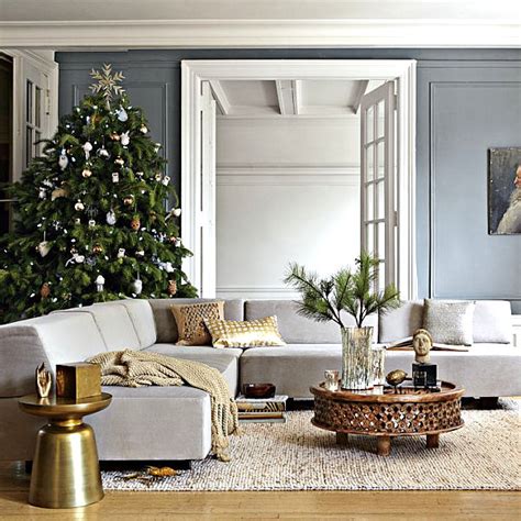 Whether it is impossibly creative hanging decoration ideas or the way your furniture is arranged, there is a current vibe to it that makes it contemporary. Modern Christmas Decorating Ideas for Your Interior
