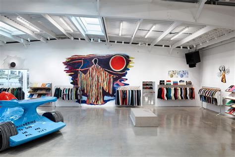 There Is A Floating Skate Bowl In Supreme′s New Flagship Store In La