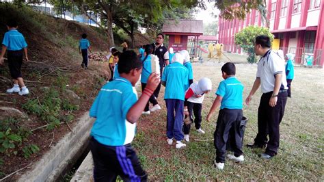 Kegiatan ini tidak hanya dilingkungan rumah, melainkan juga dilakukan di sekolah. Sekolah Kebangsaan Seri Mutiara: Gotong Royong Bebas Denggi