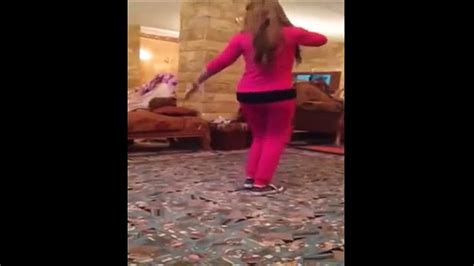 رقص منزلي من بنت زي العسل رقص دلوعة على كيفك Safa Dance Vidéo Dailymotion