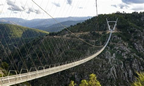 Vild bro at gå på i Portugal Trendsandtravel dk