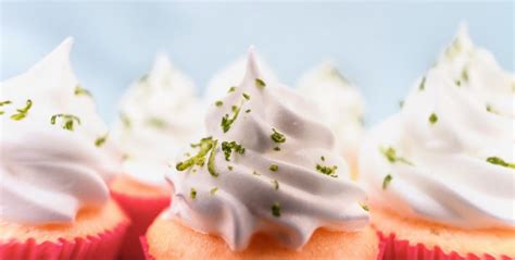 cupcakes esponjosos de doble limón delicia cítrica con topping cremoso ¡listos en 30 minutos